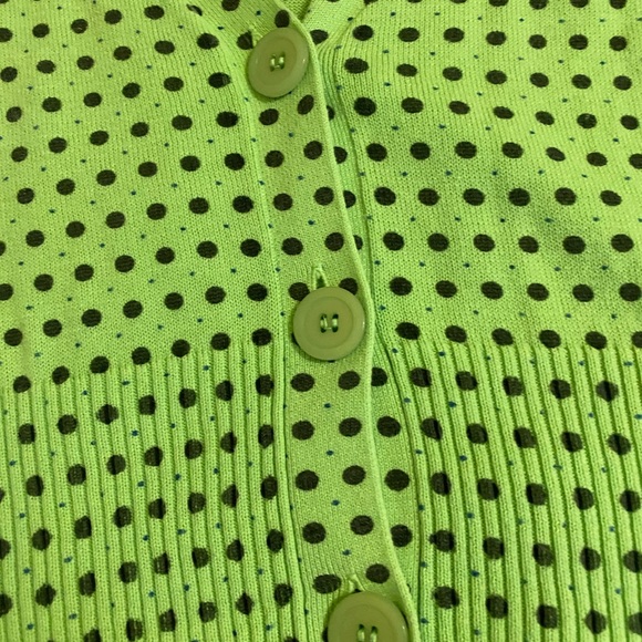 Adorable lime green crop top with little black polka dots -size: XL - Picture 2 of 6